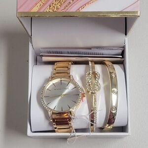 Adrienne Vittadine NWT Gold Women's Watch and Bracelet Set.